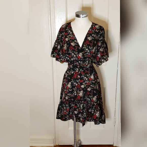 EUC Max Studio Floral Print Wrap Ruffle Dr… - Picture 4 of 7